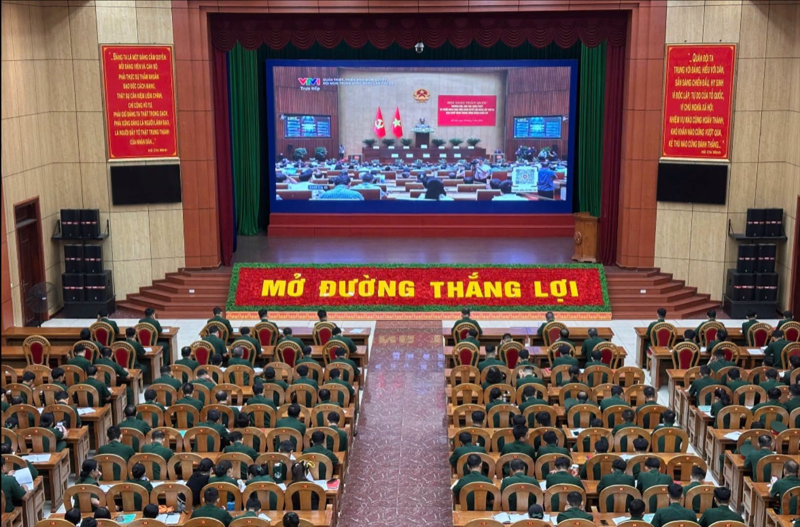 QUÁN TRIỆT NGHỊ QUYẾT TRUNG ƯƠNG 3 KHÓA XIV: XÂY DỰNG TRƯỜNG SĨ QUAN CÔNG BINH THÔNG MINH, HIỆN ĐẠI